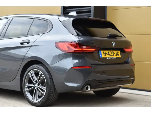 BMW 1 Serie 118i Executive Edition 2020 Benzine 4
