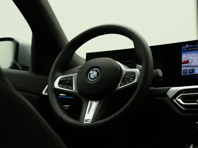 BMW 3 Serie Sedan 330e 2024 Hybride Benzine 29