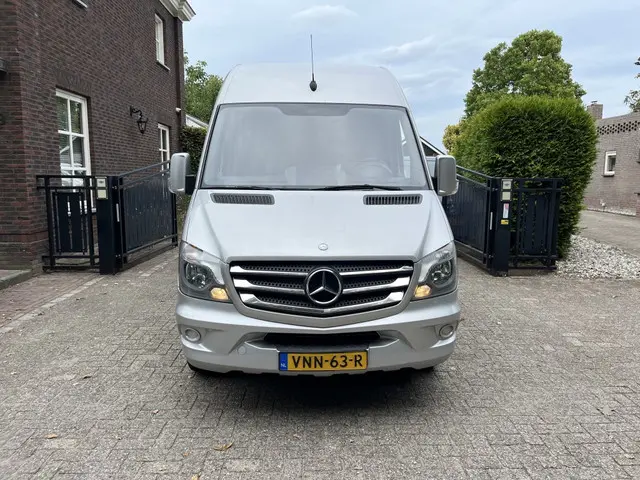 Mercedes-Benz Sprinter 2