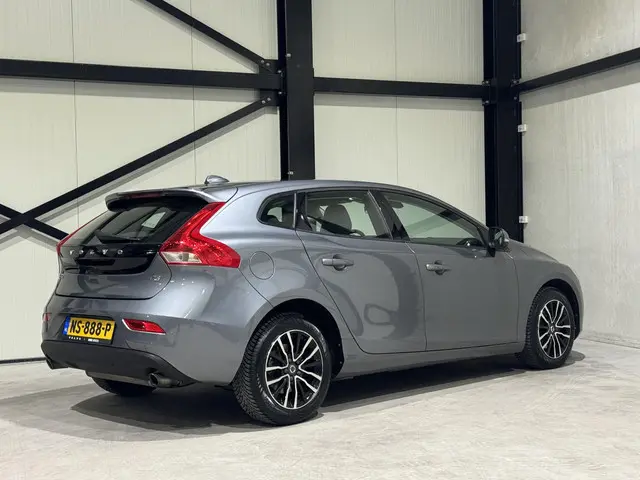 Volvo V40 2.0 T3 Nordic+ 2017 Benzine 2