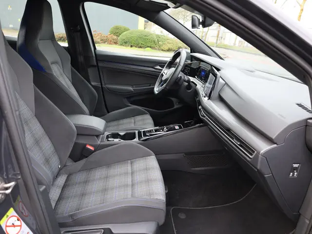 Volkswagen Golf GTE 1.4 eHybrid 2022 Hybride Benzine 36