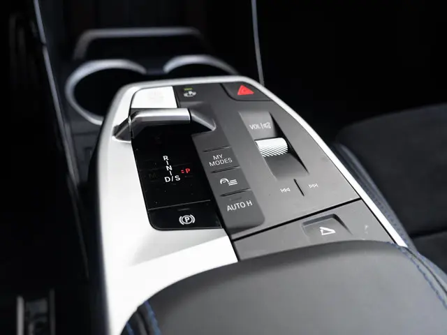 BMW X1 xDrive25e 2025 Hybride Benzine 28