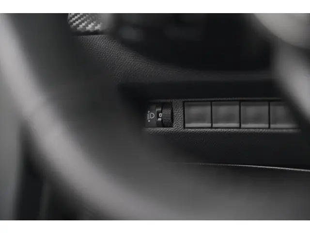 Peugeot 208 PureTech 100 Allure 2024 Benzine 40