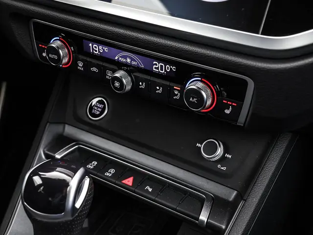 Audi Q3 35 TFSI 150pk S-tronic S edition 2022 Benzine 31