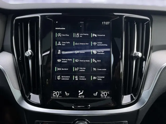 Volvo V60 2.0 T5 R-Design 2019 Benzine 29