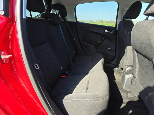 Peugeot 208 1.2 PureTech Style 2015 Benzine 29