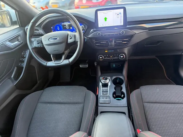 Ford Focus Wagon 1.5 EcoB. ST Line 2021 Benzine 17