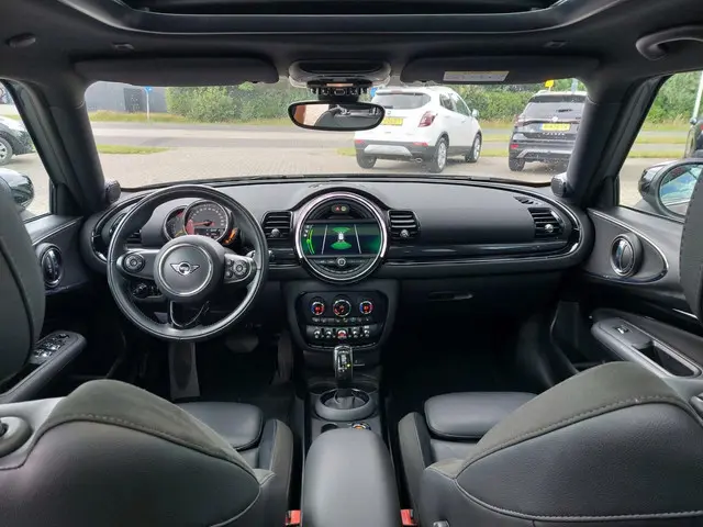 MINI Clubman 1.5 Cooper Business Edition 2019 Benzine 17