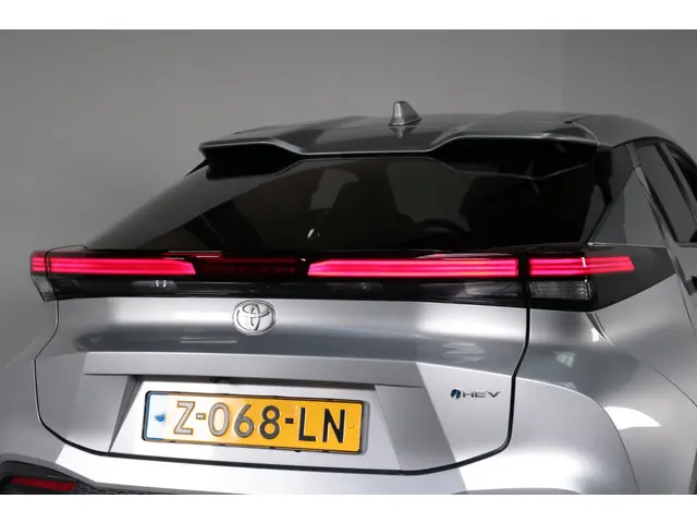 Toyota C-HR 1.8 Hybrid 140 Dynamic, 2024 Hybride Benzine 3