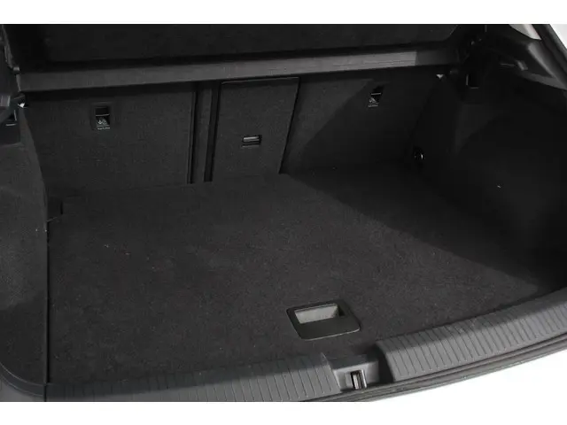 Volkswagen T-Roc 1.5 TSI 150pk DSG Style 2023 Benzine 26