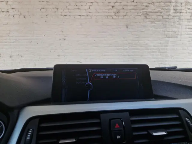 BMW 3 Serie 328i Executive 2012 Benzine 38