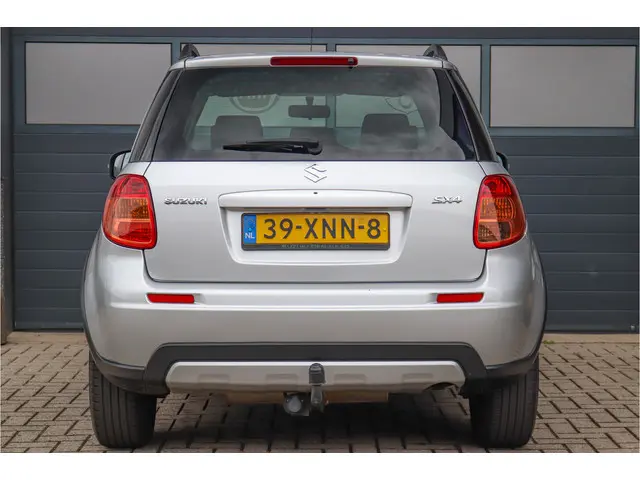 Suzuki SX4 1.6 Executive 2012 Benzine 8