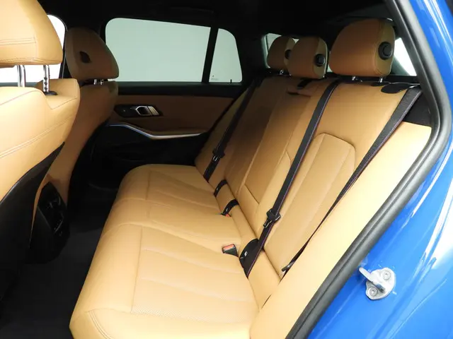 BMW 3 Serie Touring 330e 2024 Hybride Benzine 8