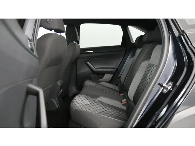 Volkswagen Taigo 1.0 TSI 110pk R-Line DSG 2022 Benzine 37