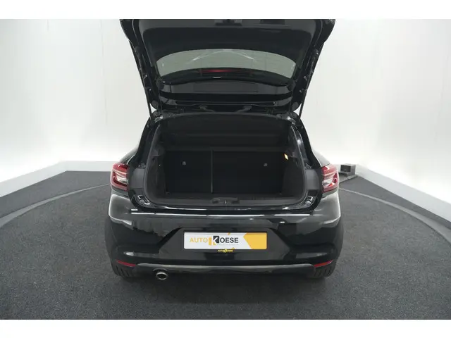 Renault Clio TCe 130 EDC Initiale Paris 2020 Benzine 77