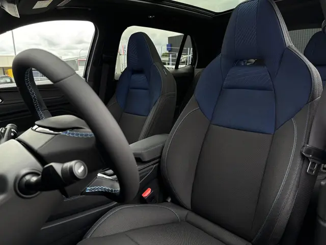 Lynk & Co 01 1.5 Plug-in Hybrid 2025 Hybride Benzine 4