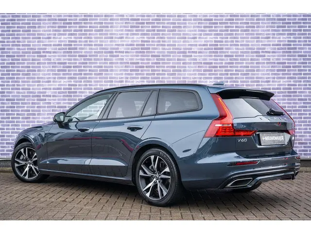 Volvo V60 T6 Recharge AWD R-Design 2022 Hybride Benzine 3