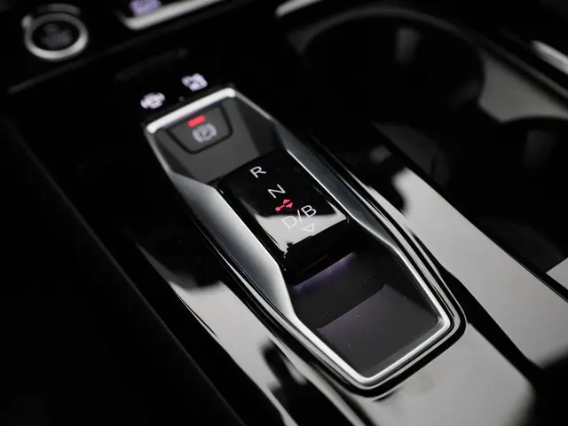 Audi Q6 e-tron S edition 286 PK 2026 Elektrisch 39