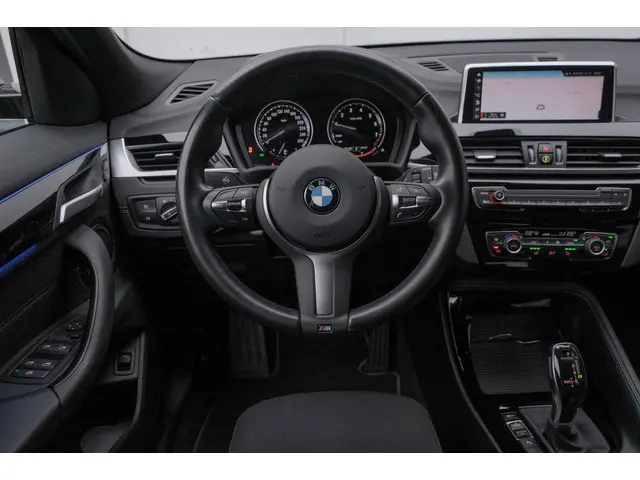 BMW X2 SDrive18i High Executive|Navi|Camera|18'' 2023 Benzine 5