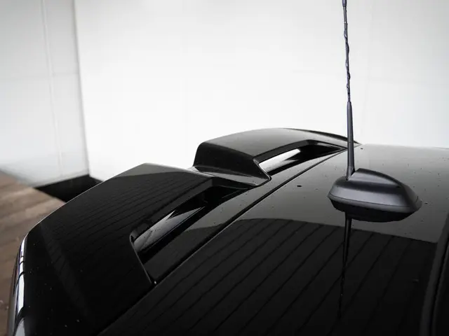 MINI 5-Deurs Cooper C 2025 Benzine 25