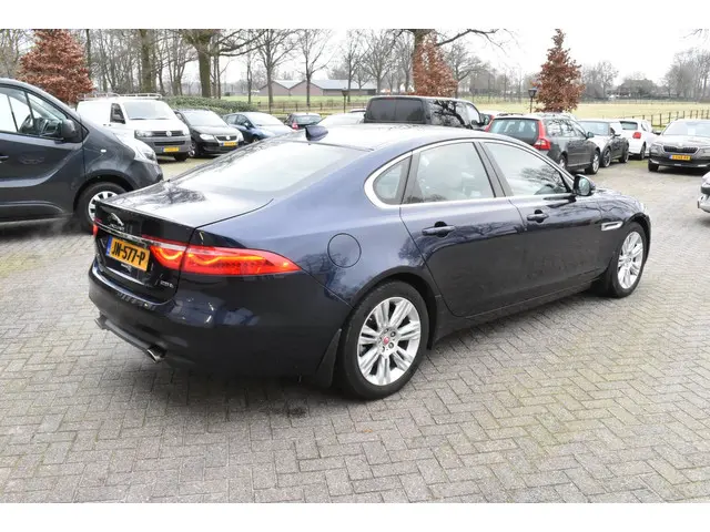 Jaguar XF 2.0 Portfolio 2016 Benzine 37
