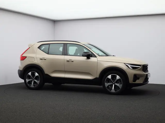 Volvo XC40 2.0 B4 Plus Dark 2025 Benzine 32