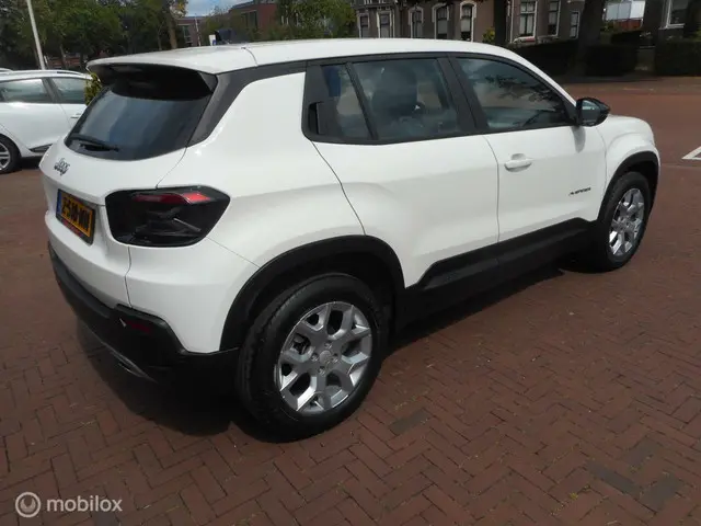 Jeep Avenger 1.2 Altitude 2023 Benzine 3