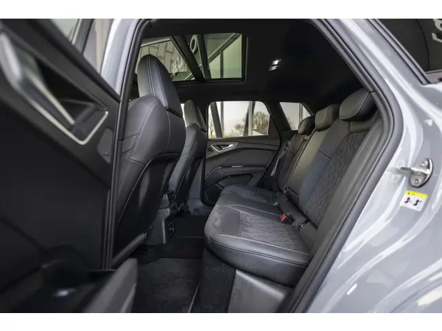 Audi Q4 e-tron 35 S edition 55 kWh 2022 Elektrisch 10