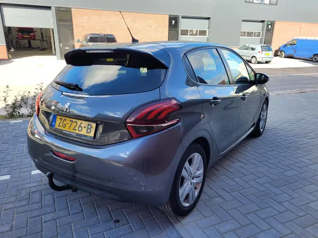 Peugeot 208 1.2 PureTech Signature 2019 Benzine 7