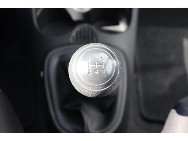 Toyota Aygo 1.0 VVT-i Now, Airco. 2013 Benzine 10