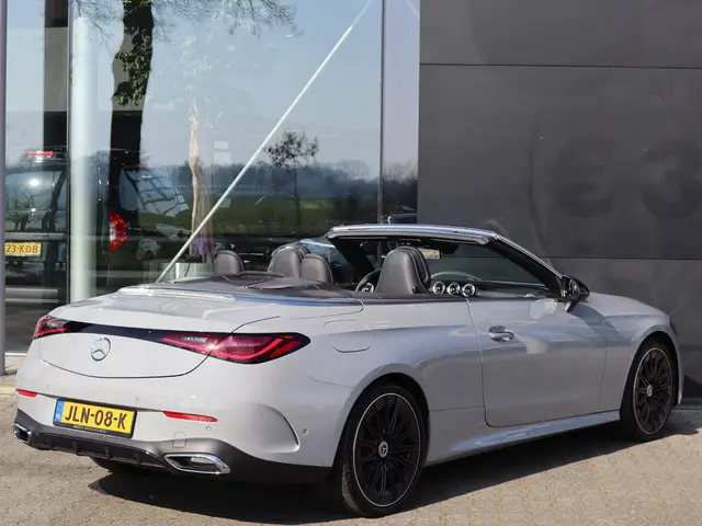 Mercedes-Benz CLE Cabriolet 200 AMG Line 2024 Benzine 5