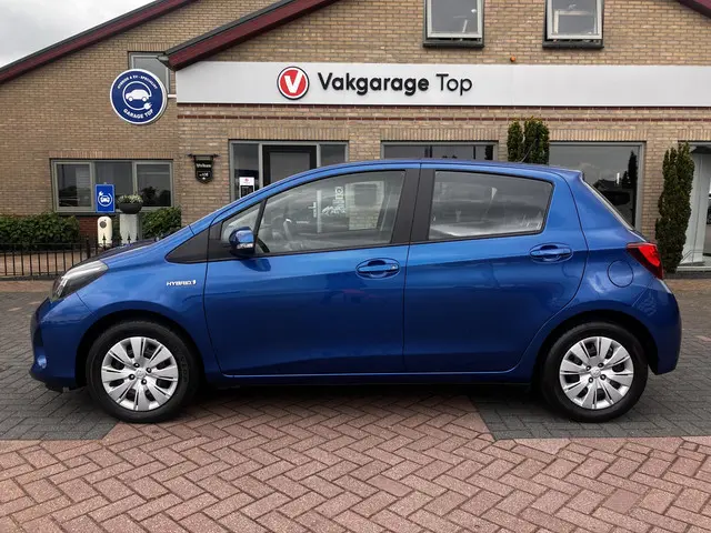 Toyota Yaris 1.5 Hybrid Now 2016 Hybride Benzine 2
