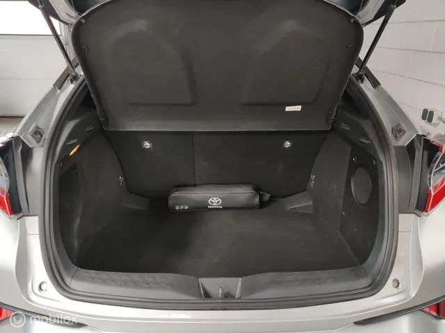 Toyota C-HR 1.8 Hybrid Executive 2018 Hybride Benzine 30