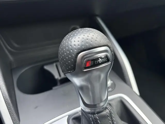 Audi Q2 35 TFSI CoD Sport S line Edition 2019 Benzine 14