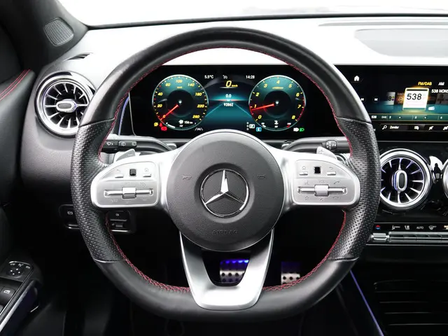 Mercedes-Benz GLB 200 Bus. Sol. 165PK AMG 2021 Benzine 26
