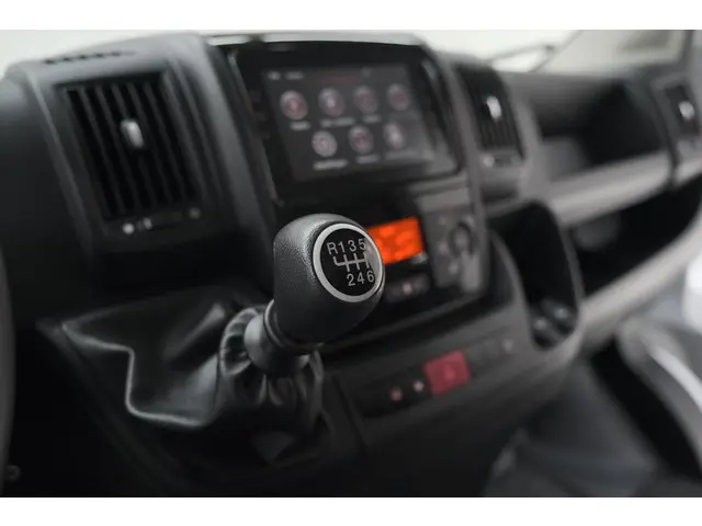 Citroën Jumper 2.2 BlueHDi 120 L2H2 3.0t 2023 Diesel 55