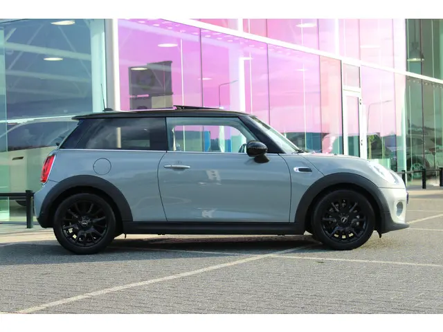 MINI Cooper Hatchback 2018 Benzine 8