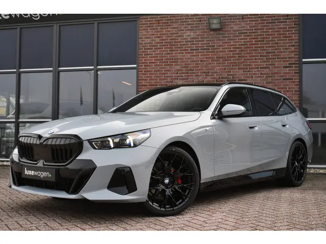 BMW 5 Serie Touring 520i M-Sport 2024 Benzine 60