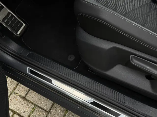 Volkswagen T-Roc 1.5 TSI R-Line Edition 2025 Benzine 20