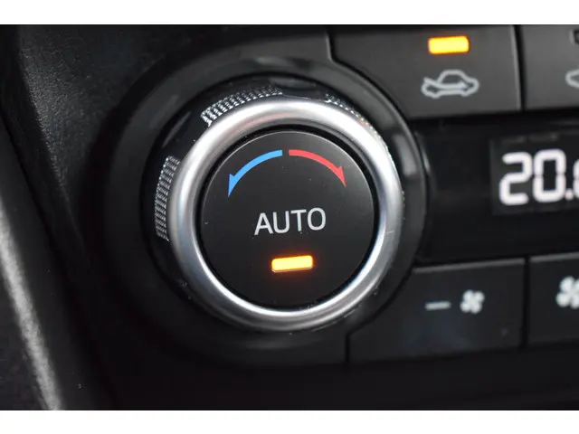 Mazda 3 2.0 SkyActiv-G 120 GT-M 2017 Benzine 23