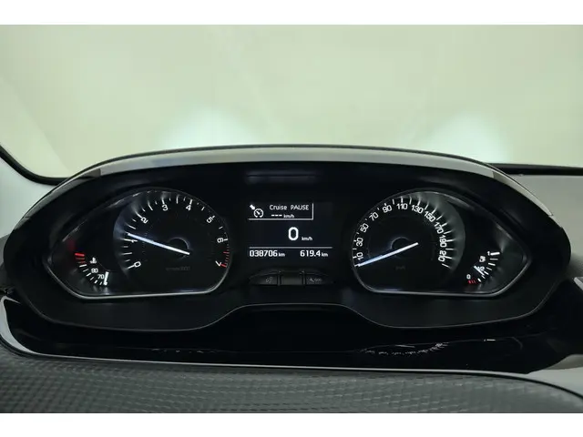 Peugeot 208 1.2T Blue Lease Allure 2019 Benzine 24