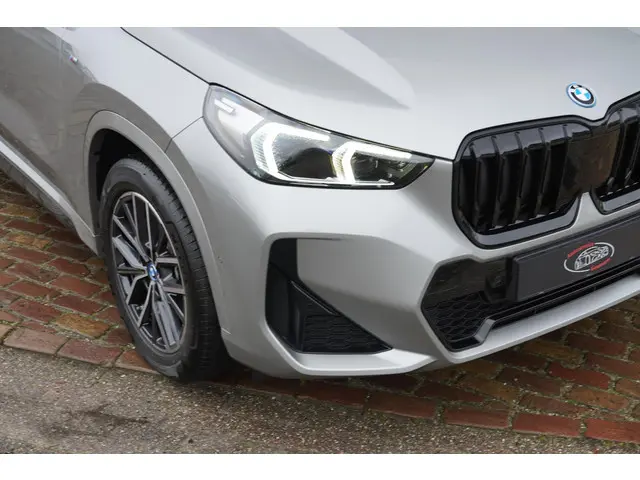 BMW X1 xDrive25e 2024 Hybride Benzine 16
