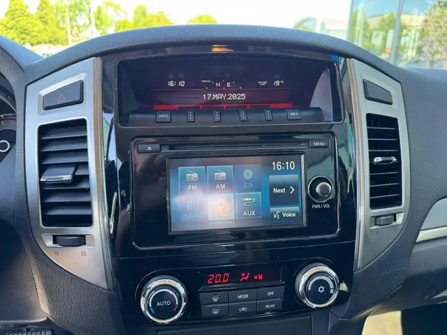 Mitsubishi Pajero 3.5 DI- Instyle 2016 Benzine 24