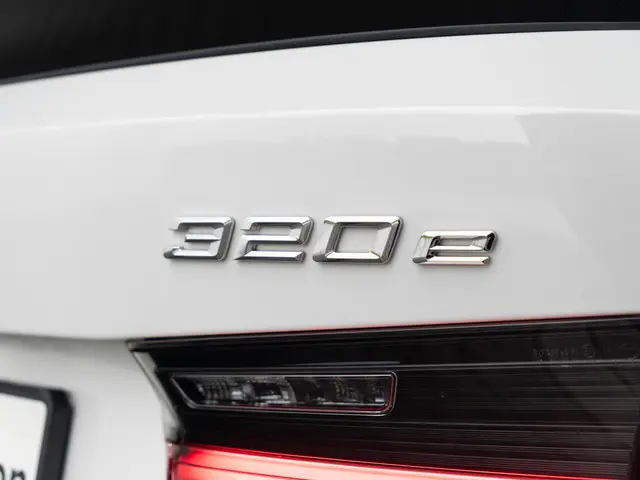 BMW 3 Serie Touring 320e 2024 Hybride Benzine 18