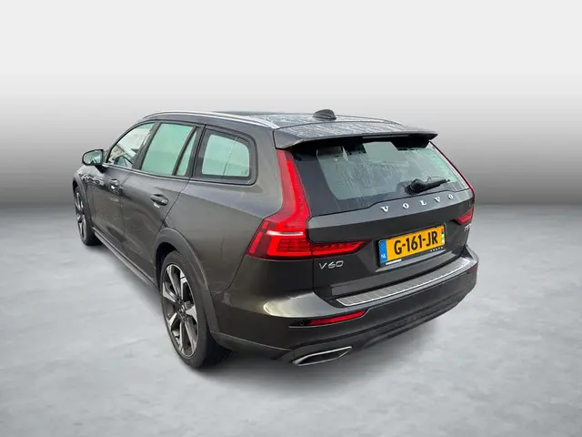 Volvo V60 Cross Country 2.0 T5 AWD Pro 2019 Benzine 3