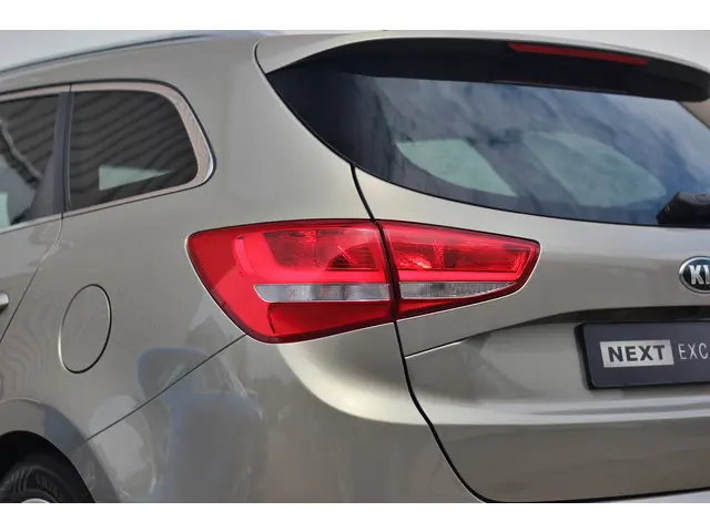 Kia cee'd Sportswagon 1.6 GDI DynamicLine 2015 Benzine 44