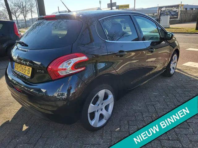Peugeot 208 1.2 VTi Allure 2013 Benzine 6