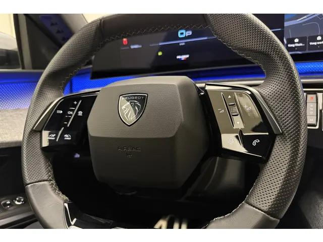 Peugeot 3008 1.2 Hybrid GT 2024 Hybride Benzine 21