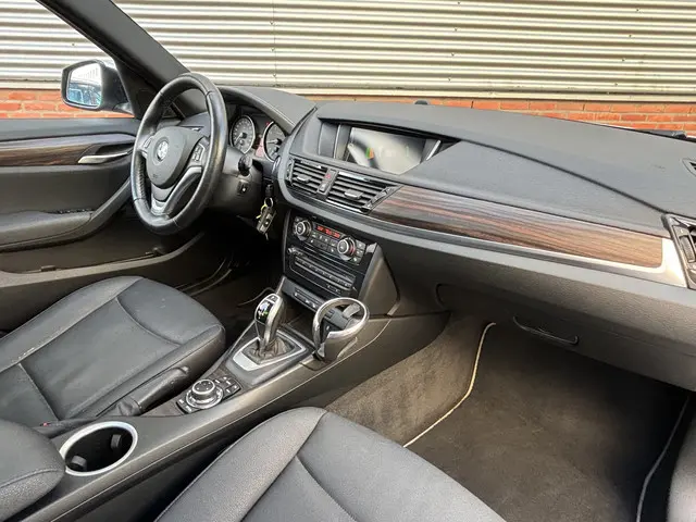 BMW X1 xDrive28i High Executive 2015 Benzine 6