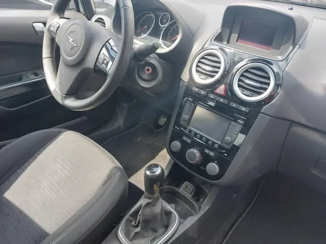 Opel Corsa 1.4-16V BlitZ / AUTO RIJDT GOED 2014 Benzine 10